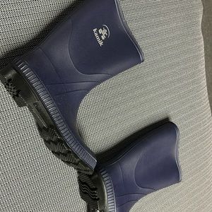 Essentially NWOT Kamik rain boots worn 1X (if that!).